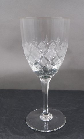Wien Antik glas med lige, facetslebet stilk fra Lyngby Glasværk. Rødvinsglas 16,5cm