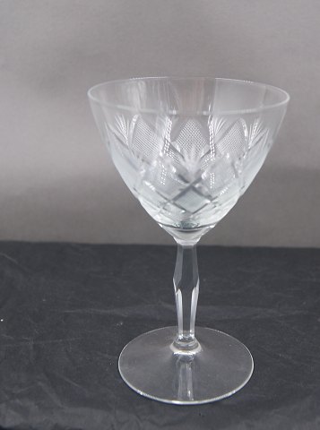 Vienna Antique or Wien Antik glassware with knob on cutted stem, by Lyngby Glass-Works, Denmark. Red wine glasses 13cm