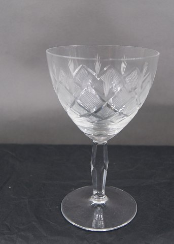 Wien Antik glas med knop på facetslebet stilk, fra Lyngby Glasværk. Klare 
hvidvin glas 12cm