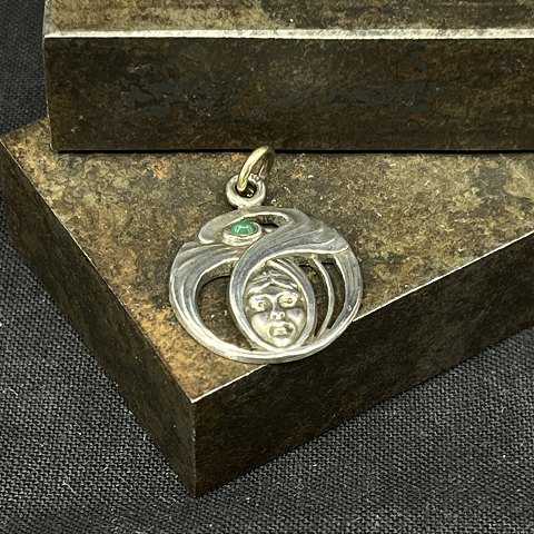Small Art Nouveau pendant in silver