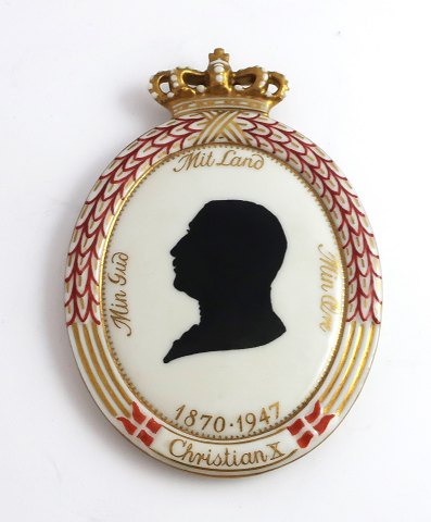 Royal Copenhagen. Silhouette plate. Christian X. 1947. Height 12.6 cm. (1 
quality)