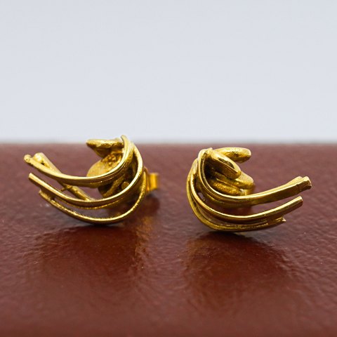 Anette Kræn; Pair of earrings in 14k gold Anette Kræn; Pair of earrings in 14k gold