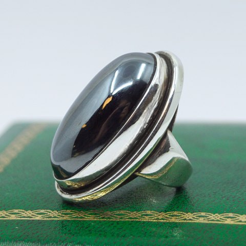 Georg Jensen; Stor sølvring med hæmatit #46E