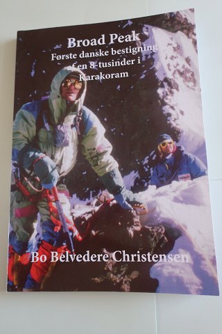 Broad Peak
Rejse-/bjergbestignings-beskrivelse
Af Bo Belvedere Christensen
Første danske bjergbestigning af et 8 tusind meter højt bjerg i Karakoram
Indeholder artikler af ekspeditionens deltagere
Fra 2020
Sideantal 111
Som ny