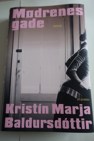 Mødrenes gade
Roman
Af Kristin Maja Baldursdóttir
Forlag Gyldendal 
2021
Sideantal 254
Som ny