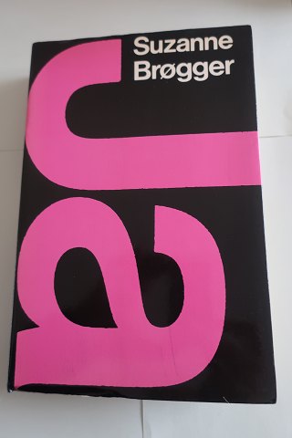 Ja
Af Suzanne Brøgger
Forlag Rhodos
1984
Sideantal 398
Som ny
