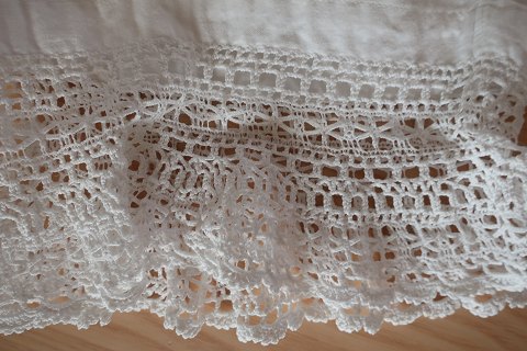 Gamle smukke gamle mamelukker med håndhæklede kanterSmuk og spændende beklædningGod stand