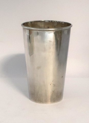 Sterling sølv vase. Højde 11 cm. Diameter 7 cm.