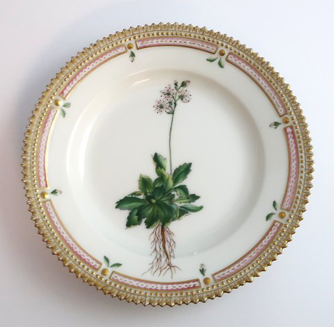 Royal Copenhagen, Flora Danica. Kage tallerken. Design #3551. Diameter 17 cm. (1 
sortering). Saxifraga stellaris L