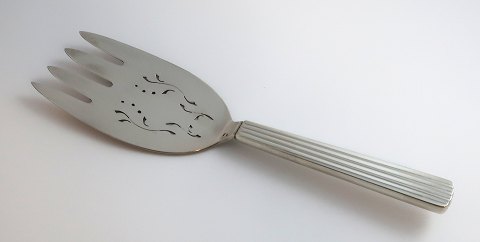 Georg Jensen. Bernadotte sølvbestik. Sterling (925). Serveringsgaffel til fisk. 
Længde 23,5 cm.