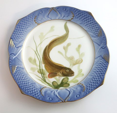 Royal Copenhagen. Fiskestel No.19. Model 3002. Diameter 22,5 cm. Mustela marina 
vivipara. Produceret før 1923. (1 sortering)