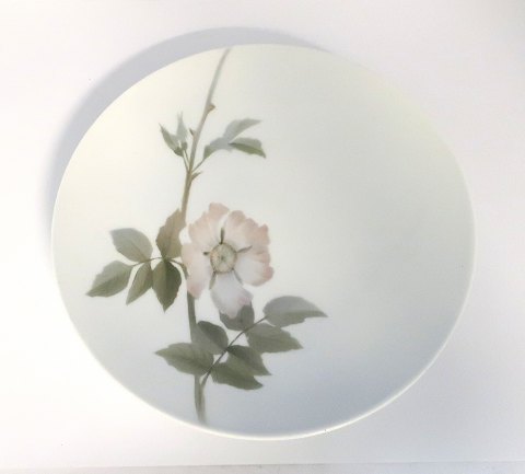 Royal Copenhagen. Platte med blomster motiv. No.78. Diameter 22 cm. (1 
sortering)