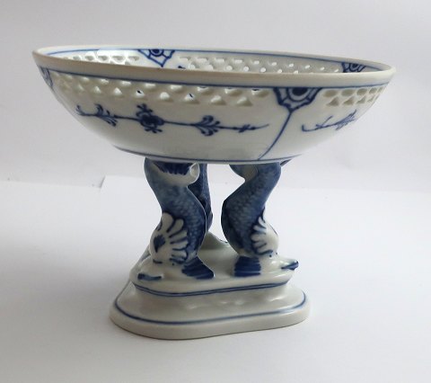 Bing & Grondahl. Blue painted. Cake bowl on a stand with lace border. Model 
451.6. Height 10 cm. Diameter 14 cm. (1 quality).
