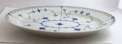 Bing & Grondahl. Blue painted. Oval serving dish with lace border. Model 315.4. 
Length 40 cm. Width 28.5 cm. (1 quality).