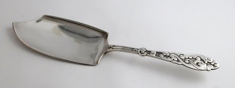 Tang. Design Thorvald Bindesbøll. Stor kagespade / fiskespade. Længde 28 cm. 
Produceret 1909.