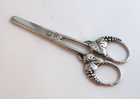 Evald Nielsen. Vindruesaks sølv (830). Længde 14,5 cm.