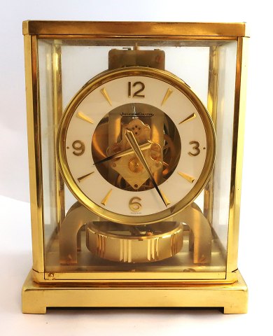 Jaeger LeCoultre. Atmos. Bordur i urkasse af messing med sider af glas. Højde 
22,3 cm