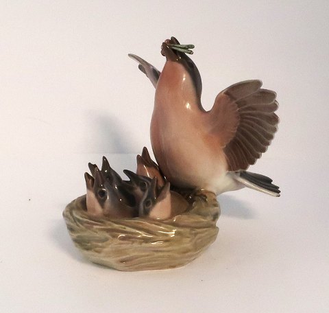 Dahl Jensen. Porcelænsfigur. Fugl på rede. Model # 1349. Højde 12,5 cm. (1 
sortering)
