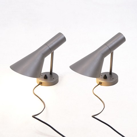 Set aus zwei AJ Wandleuchten - Hellgrau - Dänisches Design - Arne Jacobsen - Louis Poulsen - Entworfen in den 1960er Jahren