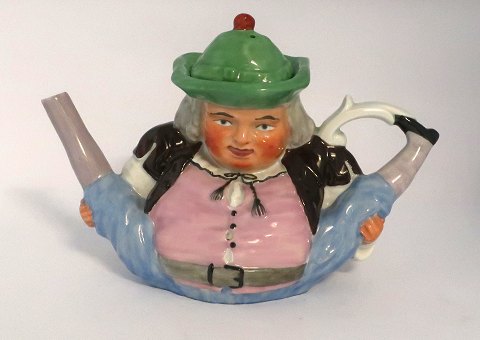 Royal Copenhagen. Tekande i form af mand. Hat er låg, og ben er tud og hank. 
Længde 24 cm. Højde 16 cm. Produceret før 1900. Skulle være fremstillet af 
Prinsesse Marie, gift med Prins Valdemar.