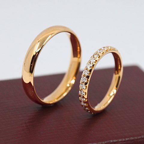 Becher; Set of wedding rings in 18k gold, one set with diamonds