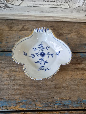 B&G Butterfly Kipling with gold edge shell-shaped dish No. 42