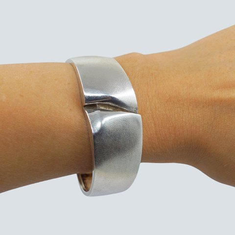 item no: 640115