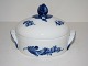 Blue Flower Braided
Lidded box for butter