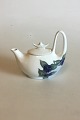 Danam Antik 
præsenterer: 
Kongelig 
Porcelæn 
Kaffekande fra 
1894 Malet af 
Jenny Meyer