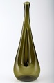 Stor Holmegaard kunstglasvase, olivengrøn, 1960´erne.