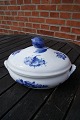 Blå Blomst Flettet porcelæn. Ragoutfad med låg nr. 

8054
