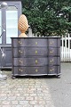 Antique Baroque dresser from the 1800 century.
H:95cm. W:118cm. D:62cm.