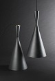 Et par Tom Dixon, Beat Light Tall pendler.