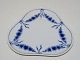 Empire
Small triangular dish 14 cm.