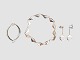 From left to right; Sterling bracelet, sterling necklace and earrings 925SPrices from left to right; 3600 kr, 2800 kr, 1950 kr. From left to right; Bent Knudsen, P. Warmind, Hans Hansen 