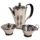 Antik 
Damgaard-
Lauritsen 
præsenterer: 
Georg 
Jensen, Harald 
Nielsen; 
Pyramide 
kaffeservice af 
sterlingsølv 
med ...
