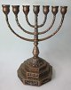 7 armet 
lysestage i 
patineret 
bronze - 
Menorah. 20. 
årh. ...