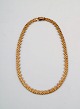 Vintage Art deco halskæde af 18 kt guld sammensat af rektangulære led og prydet 
med kugler langs kant.