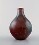 Richard Uhlemeyer, tysk keramiker.
Keramikvase, smuk krakeleret glasur i rød grønne nuancer.