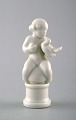 Sjælden Dahl Jensen figur. Blanc de chine. Barn med fugl. Modelnummer 1044.
