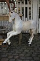 K&Co. præsenterer: Stor dekorativ Svensk 1800 tals hest i udskåret træ.Højde: 88cm. Længde: 110cm.