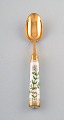 Michelsen for Royal Copenhagen. "Flora Danica" dinner spoon of gold plated 
sterling silver. Porcelain handle decorated in colors and gold with flowers.