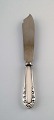 Georg Jensen "Lily of the valley" layer cake knife in sterling silver and 
stainless steel. 1915-1930.