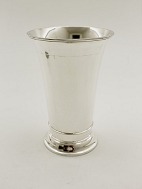 A Michelsen tretårnet sølv vase