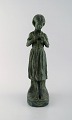 Camille Claudel ( f. 1864, d. 1943), Fransk billedhugger. Skulptur i 
grønglaseret keramik / stentøj. Stående ung pige.