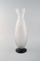 Stor Daum Nancy art deco vase i kunstglas på sort fod. 1930