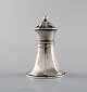 English pepper shaker in silver. Late 19th century. From large private 
collection. 
