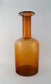 Otto Brauer for Holmegaard. Stor vase/flaske i orange / brunt kunstglas. 
1960