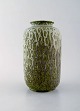 Arne Bang. Vase i glaseret keramik. Smuk glasur i grønne og blå toner. 
1930