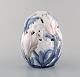 L'Art præsenterer: Jo Hahn Locher (1876-1960) for Bing & Grøndahl. Tidlig art nouveau vase i gennembrudt ...